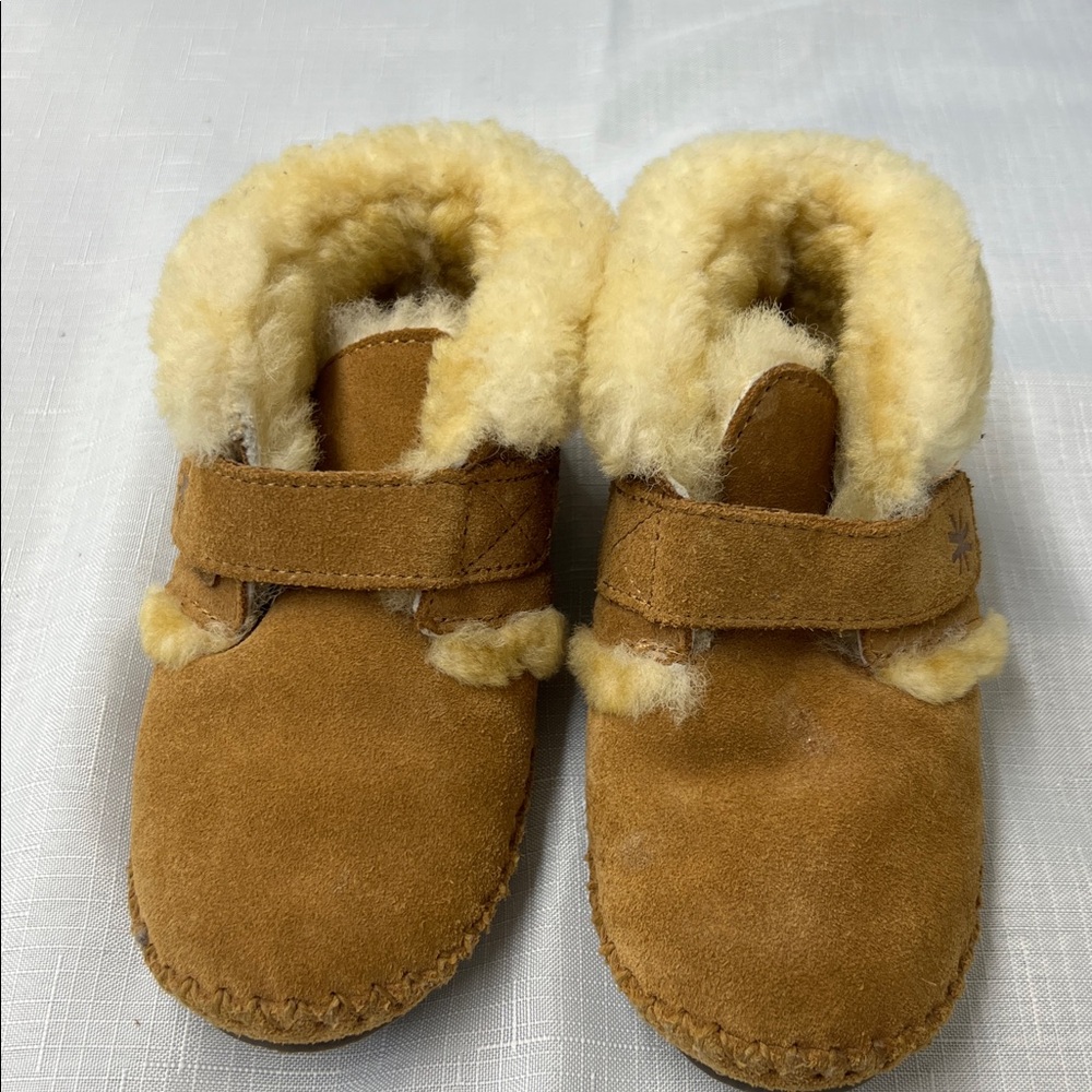L.L. Bean Wicked Good slippers - Picture 2 of 8